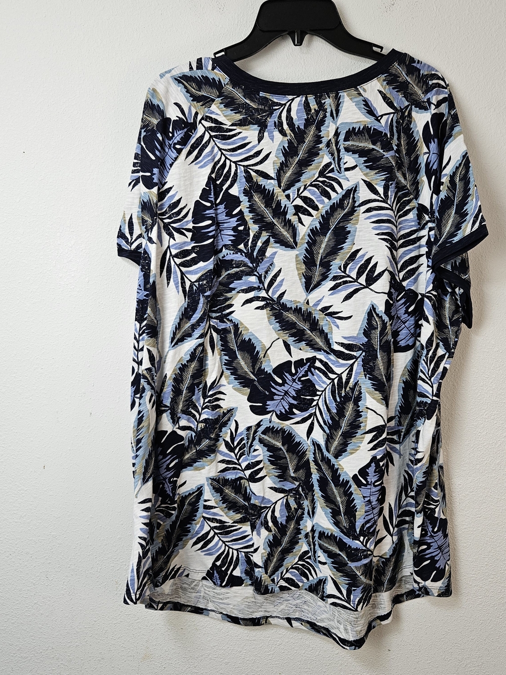 Woman Within Cotton Blue Leaf-Print Women's Henley Top Size 2X/ 26/28 NWOT - Picture 5 of 7